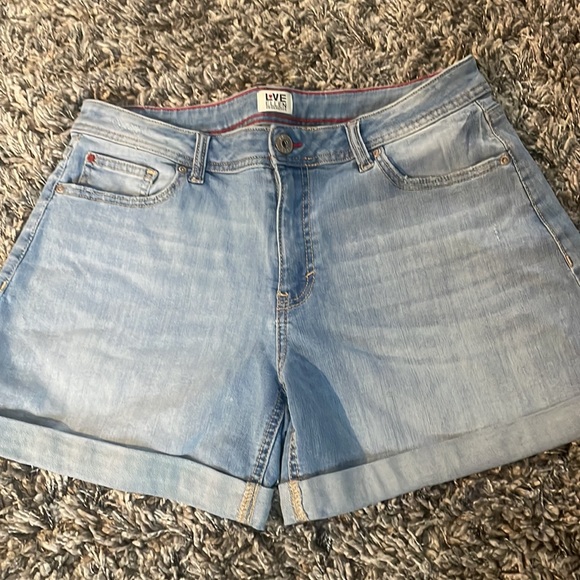 LOVE by Ellen denim shorts - Picture 2 of 7